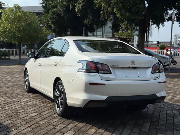 Peugeot 408, 2022 — фото 9 из 9