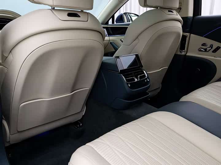 Bentley Flying Spur Hybrid, 2022 — фото 7 из 9