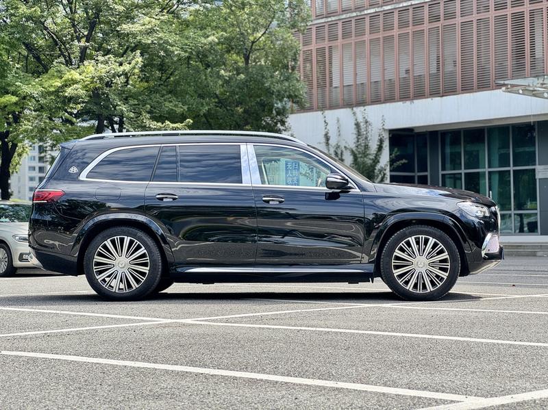 Mercedes-Benz Maybach GLS, 2022 — фото 8 из 12