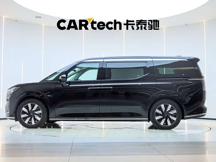 Volvo EM90, 2024 — фото 4 из 9
