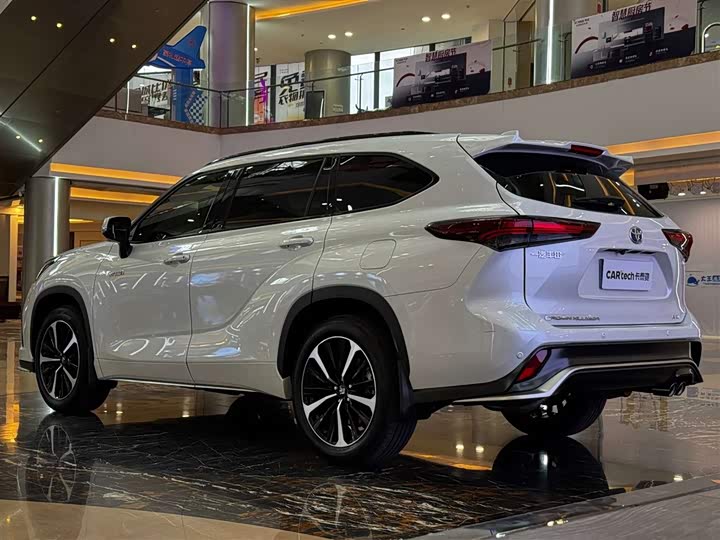 Toyota Crown Kluger, 2024 — фото 5 из 9