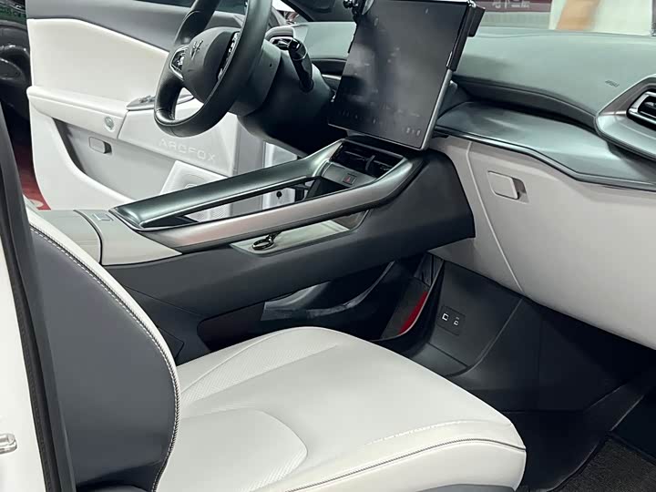 BAIC Arcfox Alpha S5, 2024 — фото 6 из 9