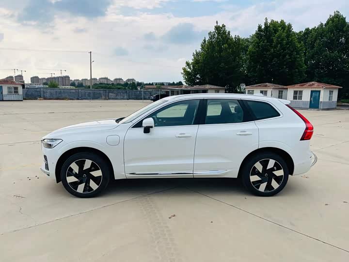 Volvo XC60 Hybrid, 2026 — фото 3 из 9