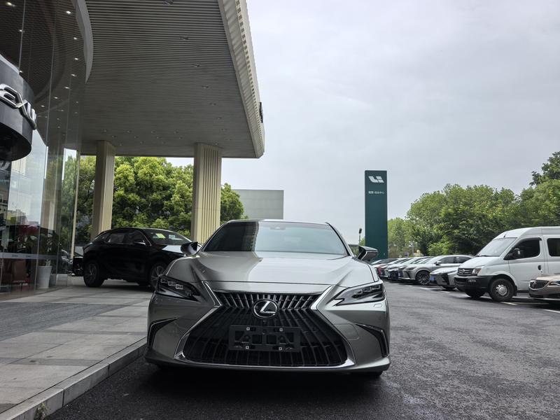 Lexus ES, 2024 — фото 2 из 12