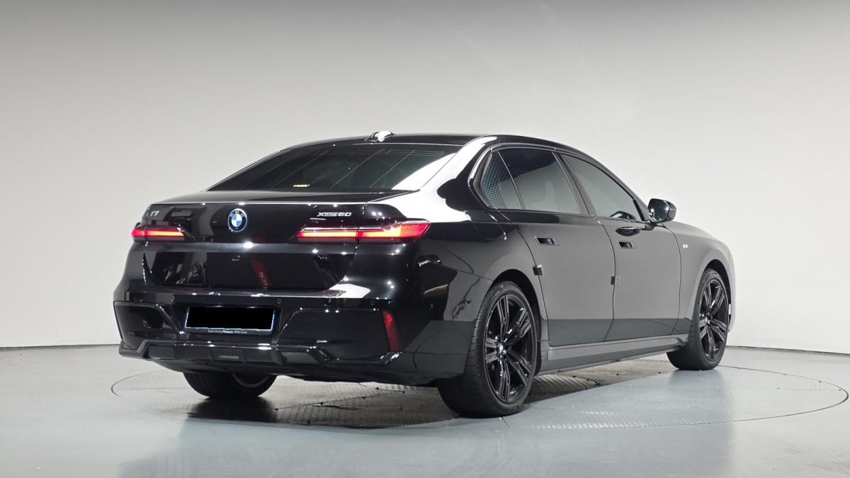 BMW i7, 2024 — фото 2 из 12