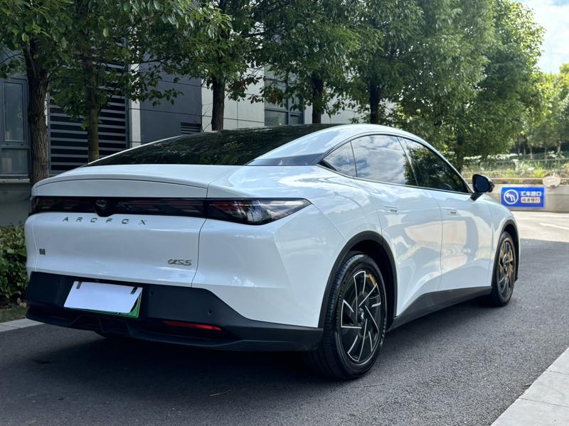 BAIC Arcfox Alpha S5, 2025 — фото 6 из 12