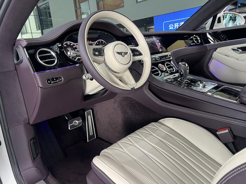 Bentley Continental GT, 2025 — фото 7 из 12