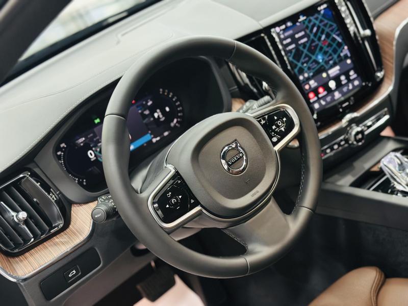 Volvo XC60, 2024 — фото 10 из 12