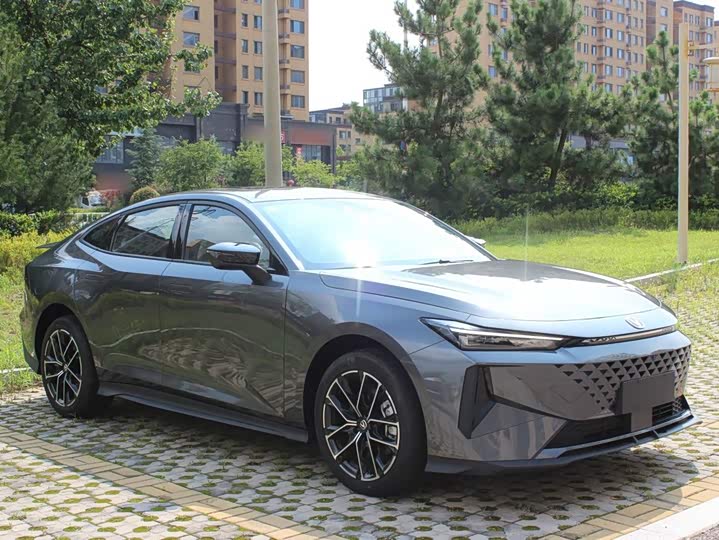 Changan UNI-V Hybrid, 2025 — фото 4 из 9