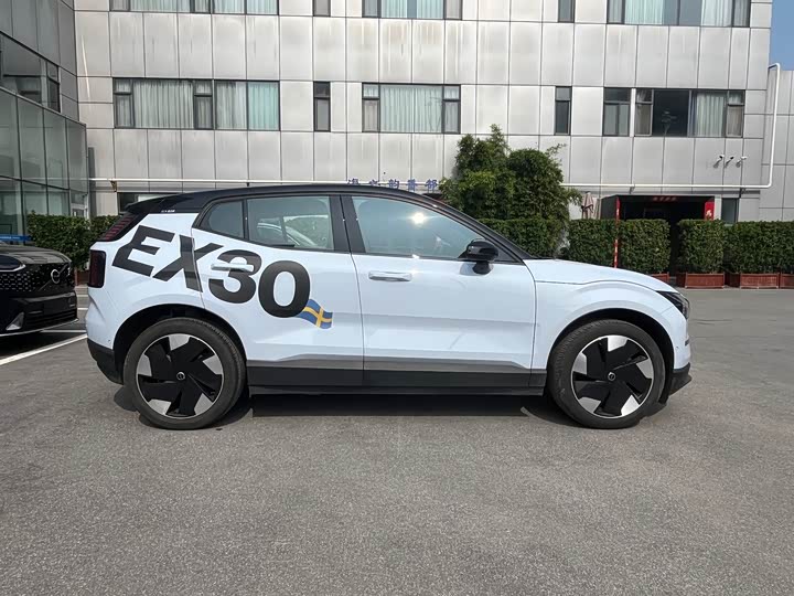 Volvo EX30, 2024 — фото 4 из 9