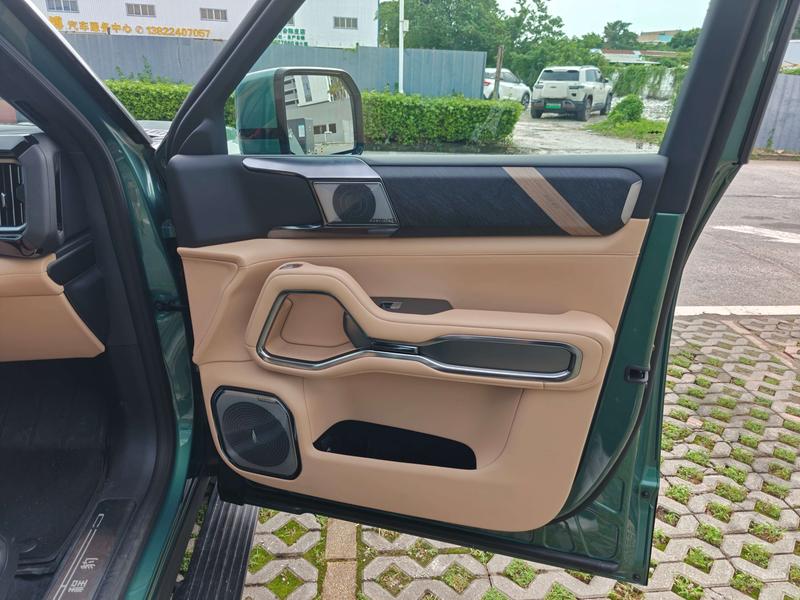 BYD FangChengBao Leopard 8, 2025 — фото 12 из 12