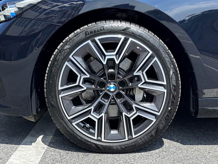 BMW 5 Series, 2024 — фото 7 из 9