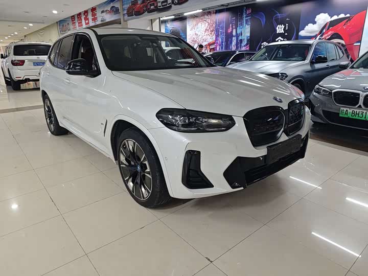 BMW iX3, 2023 — фото 3 из 9