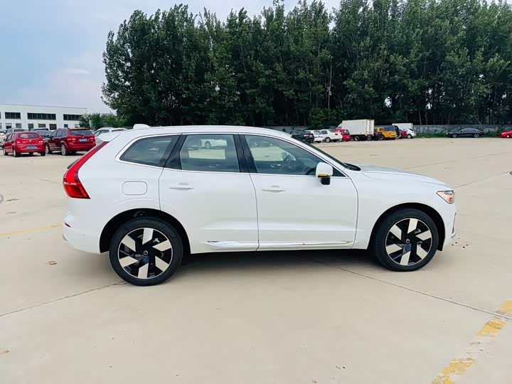 Volvo XC60 Hybrid, 2026 — фото 7 из 9