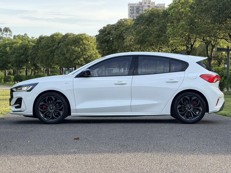 Ford Focus, 2022 — фото 4 из 12