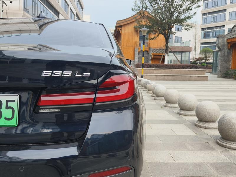 BMW 5 Series Hybrid, 2022 — фото 8 из 12