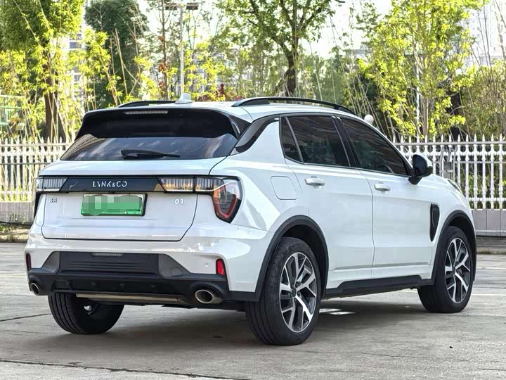 Lynk & Co 01 EM-P Hybrid, 2023 — фото 4 из 9