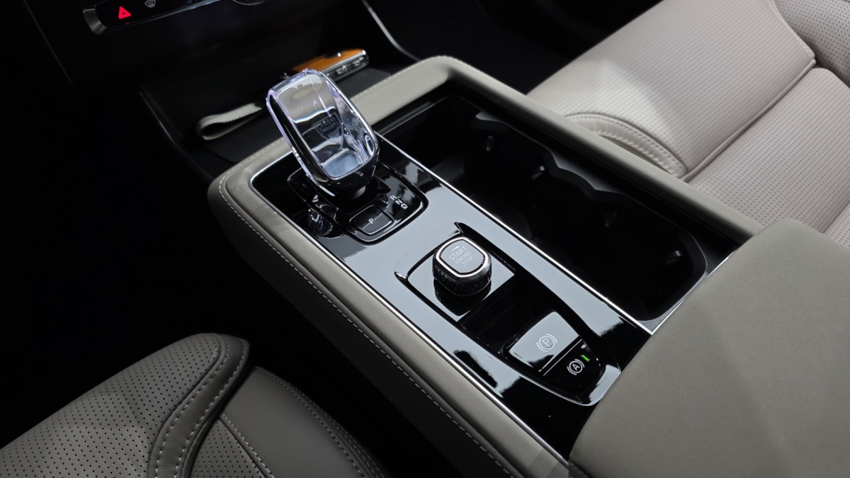 Volvo XC90, 2025 — фото 8 из 12