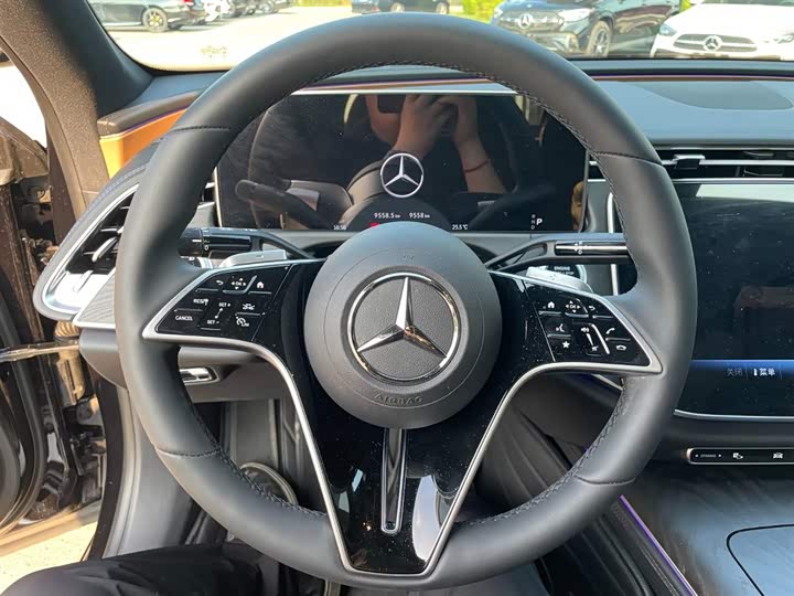 Mercedes-Benz E-Class, 2025 — фото 8 из 9