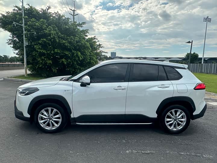 Toyota Corolla Cross, 2024 — фото 4 из 9