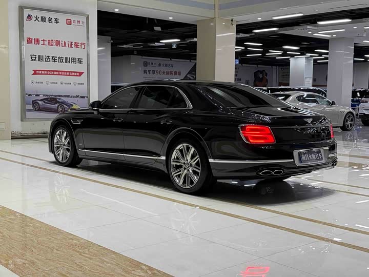 Bentley Flying Spur, 2022 — фото 8 из 9
