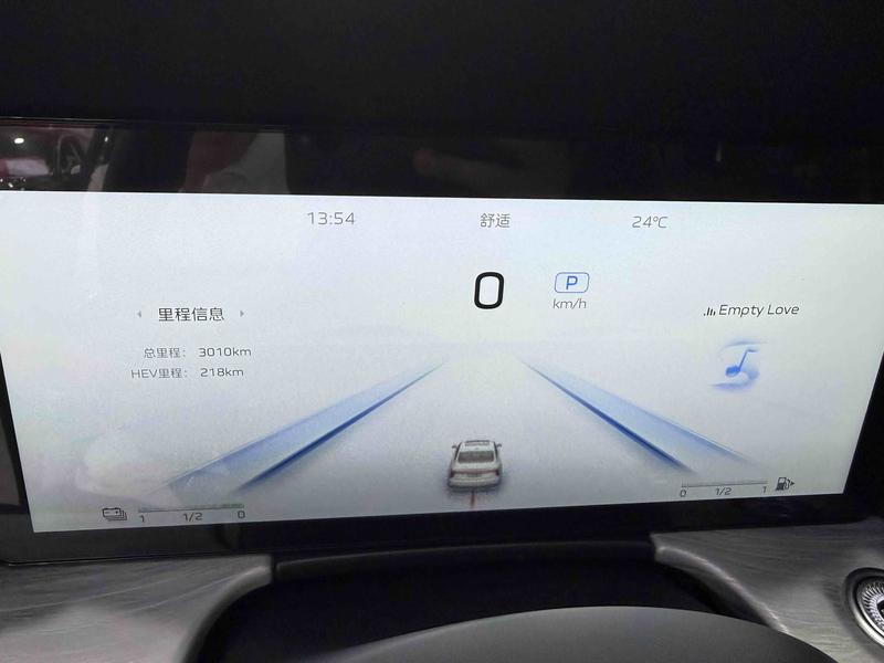 Hongqi H5 Hybrid, 2025 — фото 8 из 11