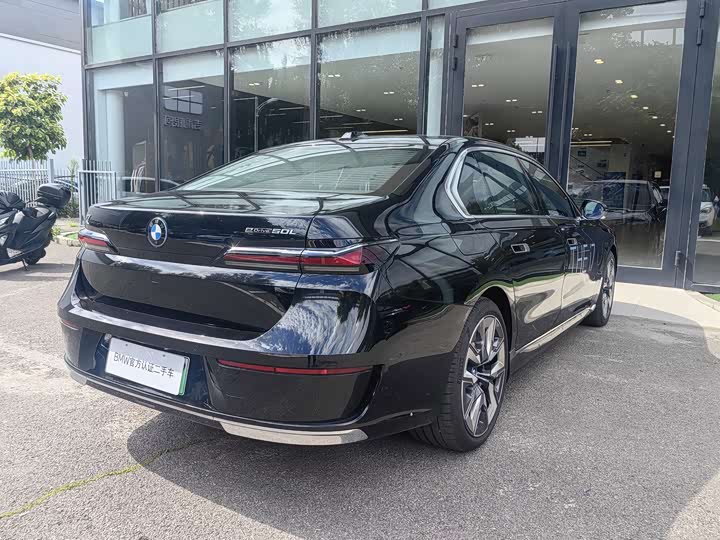 BMW i7, 2025 — фото 5 из 9