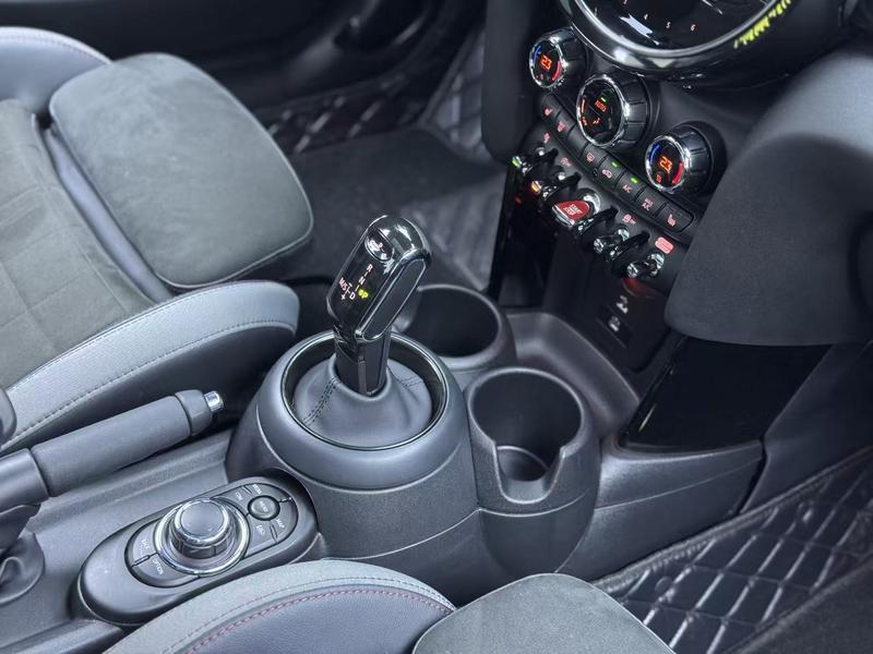 Mini Mini JCW, 2022 — фото 7 из 9