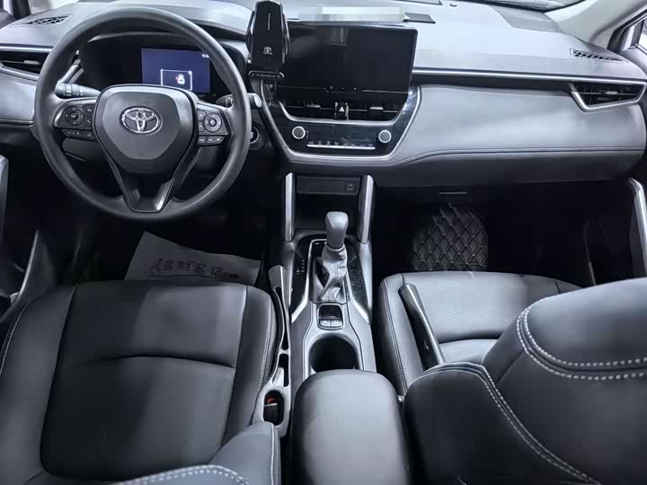 Toyota Corolla Cross, 2024 — фото 7 из 9