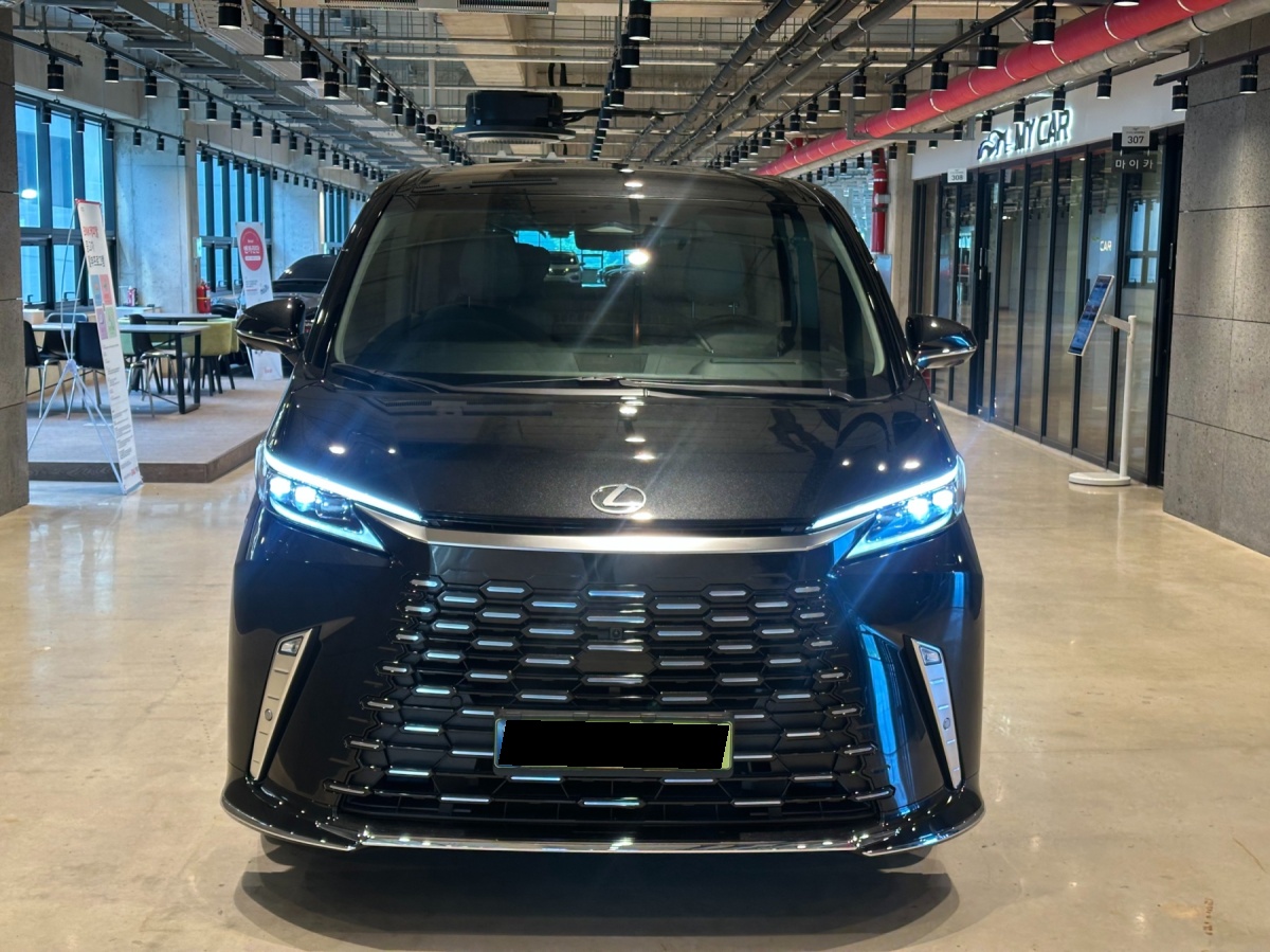 Lexus LM, 2025 — фото 2 из 12