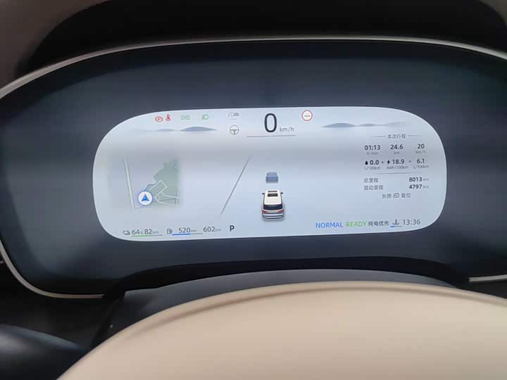 Roewe iMax 8 EV, 2024 — фото 8 из 9