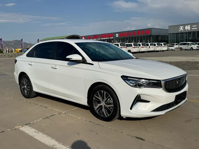 Geely Emgrand, 2023 — фото 3 из 9
