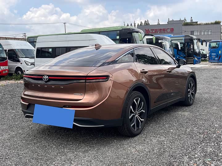 Toyota Crown SportCross, 2023 — фото 4 из 9