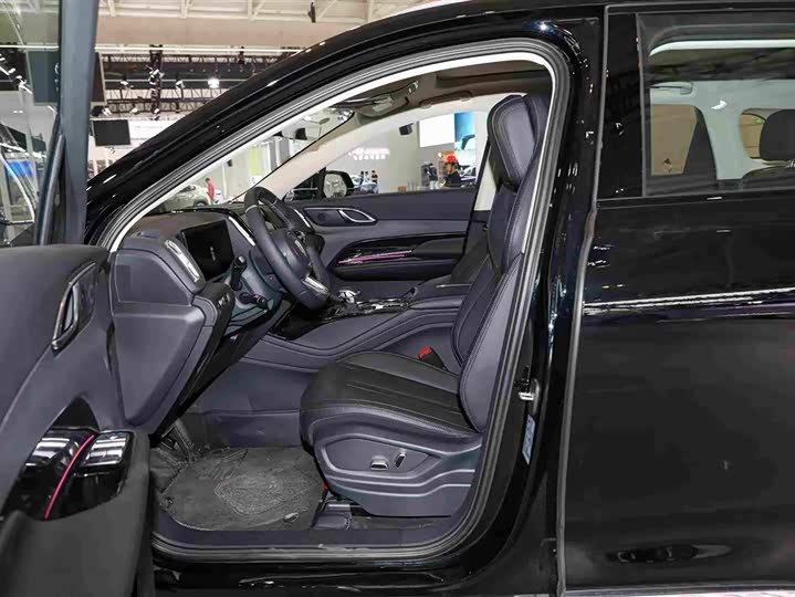 Hongqi HS3 Hybrid, 2026 — фото 8 из 9