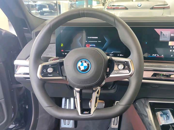BMW i7, 2025 — фото 9 из 9