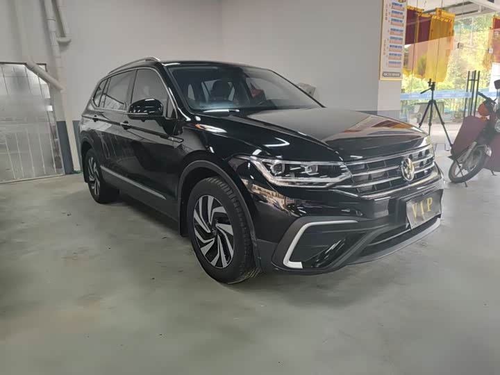 Volkswagen Tiguan L Pro, 2023 — фото 3 из 9