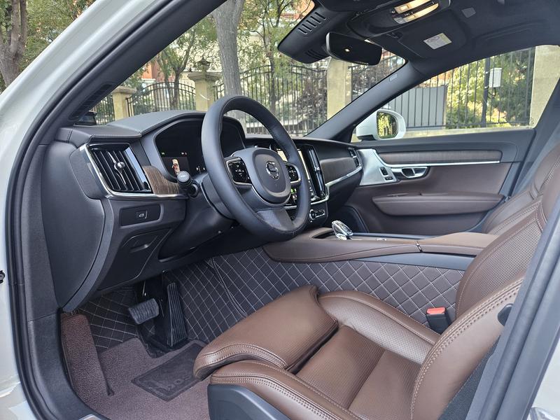 Volvo V90, 2023 — фото 10 из 12