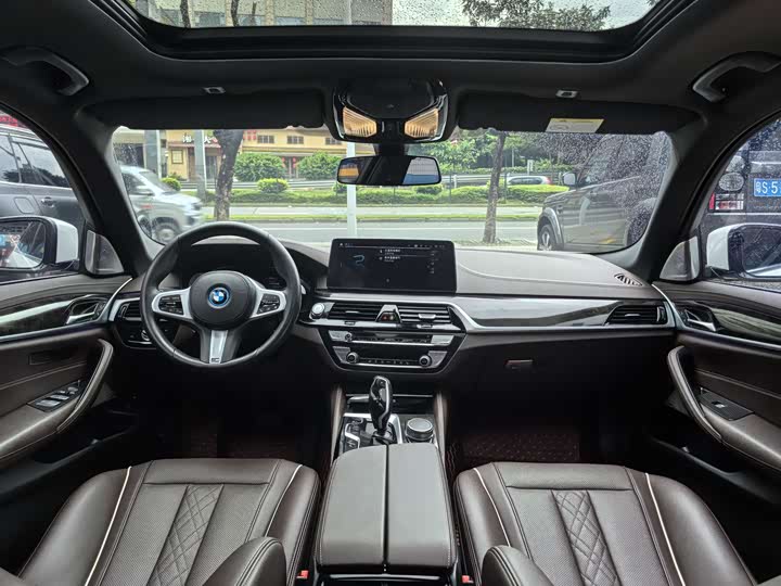 BMW 5 Series Hybrid, 2022 — фото 8 из 9