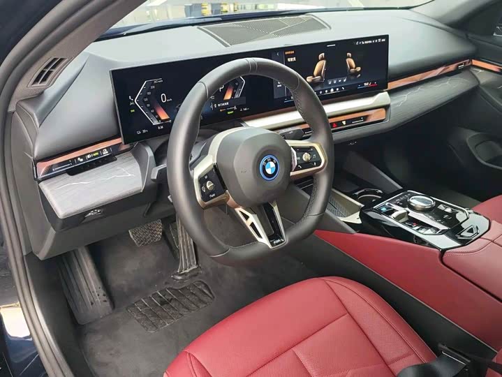 BMW i5, 2025 — фото 4 из 9