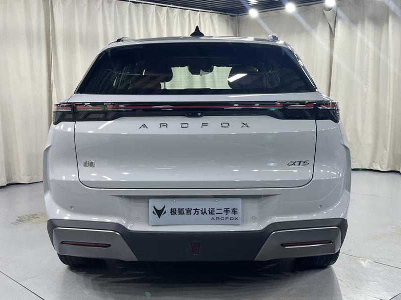 BAIC Arcfox Alpha T5, 2026 — фото 5 из 11