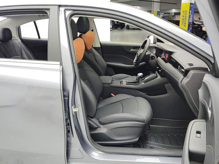 Roewe i5, 2025 — фото 8 из 9