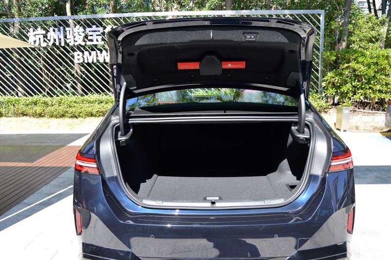 BMW i5, 2025 — фото 12 из 12