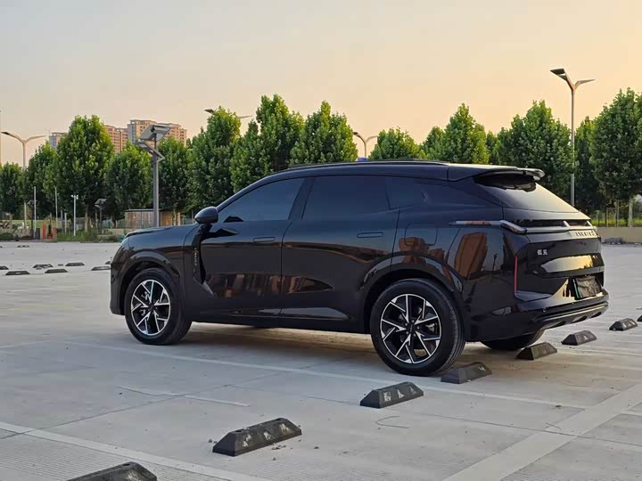 Lynk & Co 08 EM-P Hybrid, 2025 — фото 7 из 9