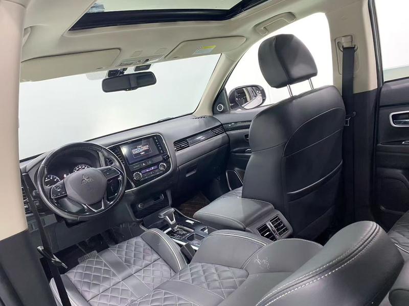 Mitsubishi Outlander, 2021 — фото 7 из 10
