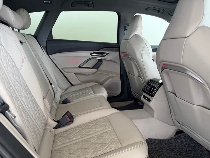 Audi Q5L, 2025 — фото 9 из 9