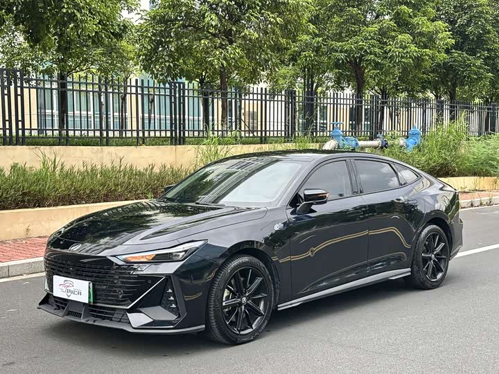 Changan UNI-V Hybrid, 2023 — купить в Казани под ключ