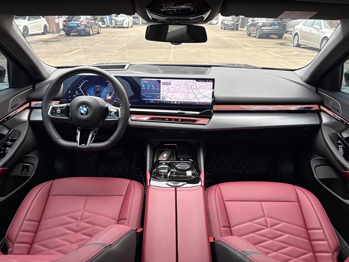 BMW 5 Series, 2025 — фото 7 из 9