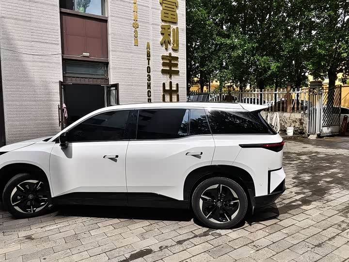 Toyota bZ3X, 2025 — фото 6 из 9