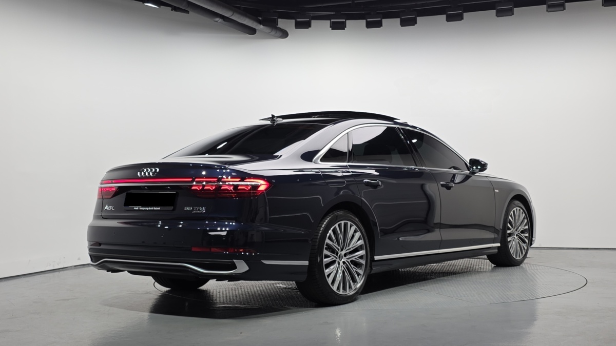 Audi A8, 2023 — фото 2 из 12