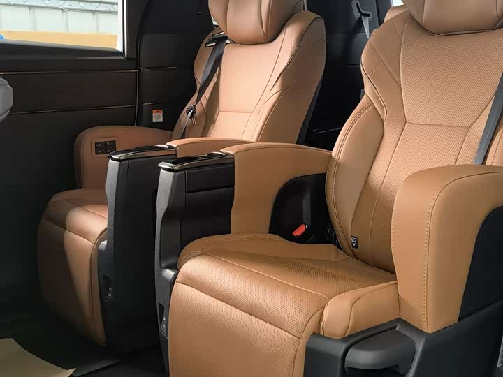 Toyota Vellfire, 2024 — фото 4 из 7